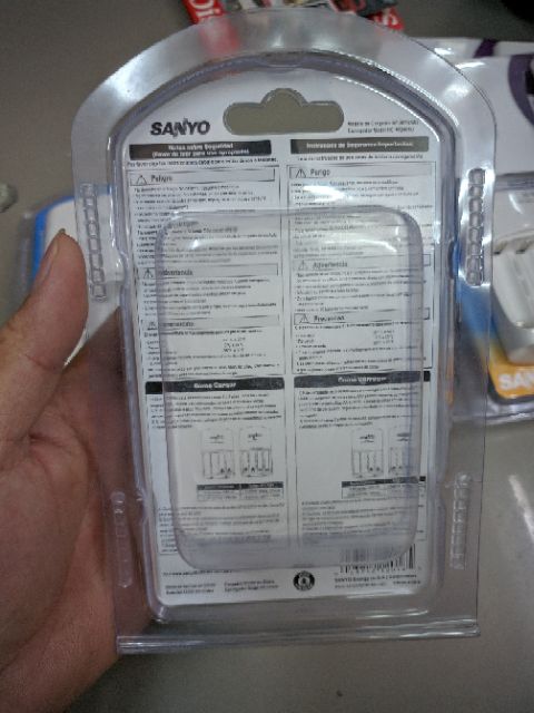 Bộ sạc pin AA / AAA chính hãng Sanyo Eneloop MQN06