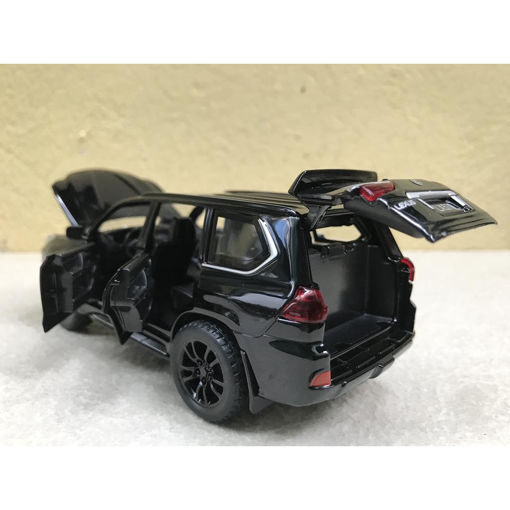 Mô hình xe LEXUS LX570 2022  1:32