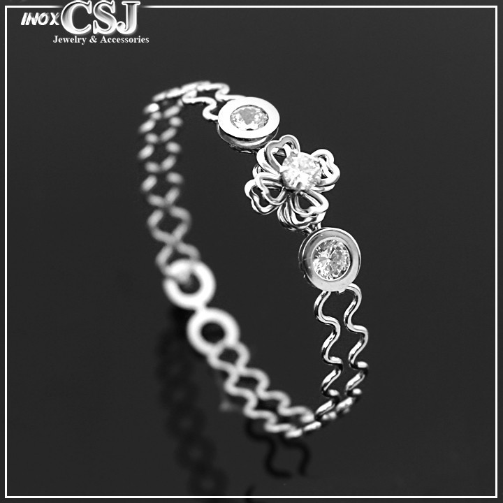 Vòng tay nữ gợn sóng cỏ 4 lá đính đá xinh