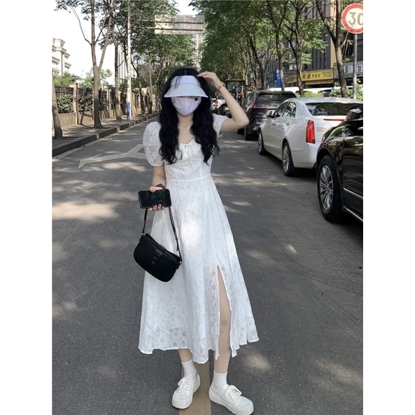 Váy hoa nhí trắng dáng dài xẻ đùi cổ vuông