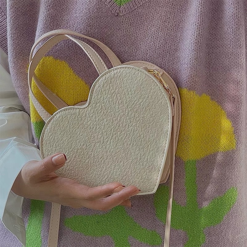 Túi xách trái tim trendy