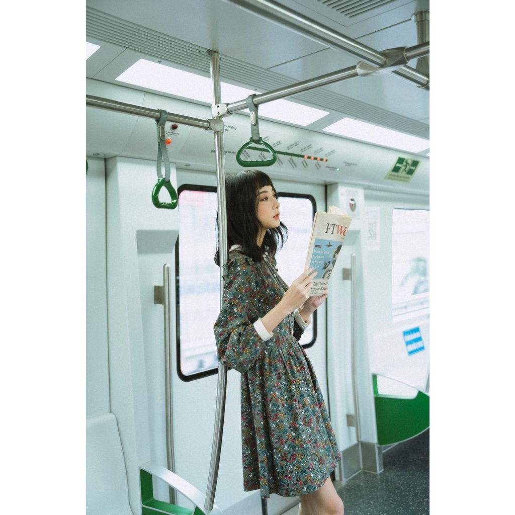 Váy hoa nhí xanh nữ MADELEN dáng cổ sen trắng