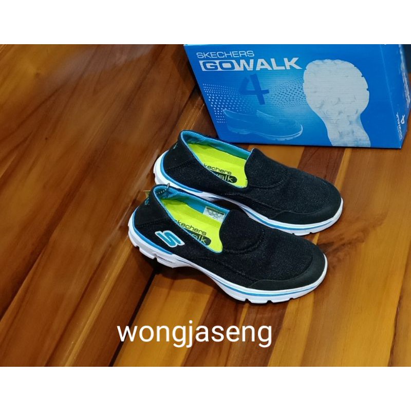 Skechers Giày Lười Thời Trang Trẻ Trung Cho Nữ