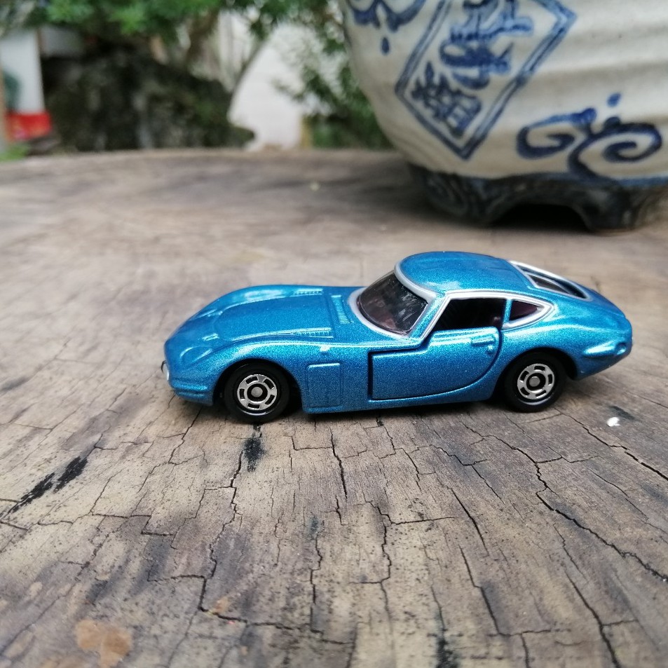 Xe mô hình Tomica Toyota 2000Gt