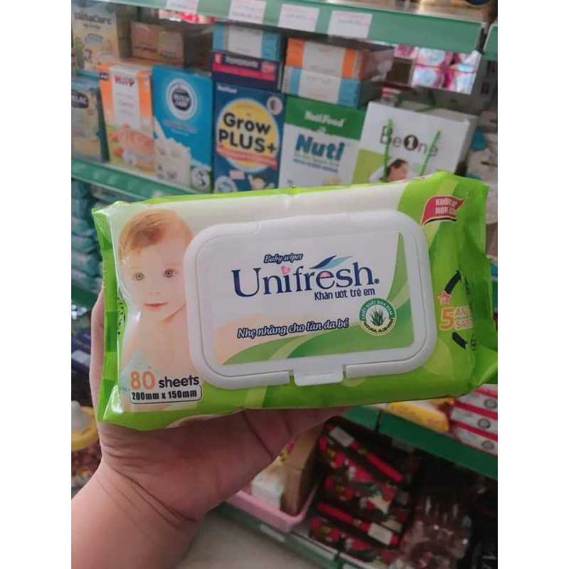 Xanh, vàng) Khăn ướt Unifresh Vitamin E 80 tờ không mùi giao ngẫu nhiên