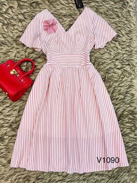 Váy kẻ cổ v | BigBuy360 - bigbuy360.vn