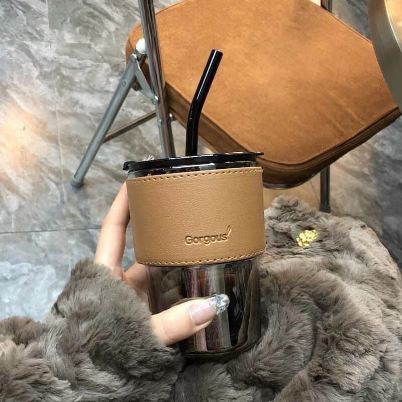 Cốc thuỷ tinh vỏ da có nắp và ống hút ,ly uống nước 450ml siêu xinh sang chảnh  luôn nè mấy má ơi!