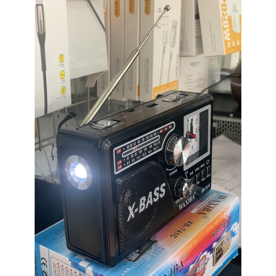 Đài FM WAXIBA XB-741C Phiên Bản Mới Nhất. Dò Sóng Radio Cực Tốt, Tích Hợp Đồng Hồ Và Đèn Pin. Bảo Hành Lên Đến 12 Tháng