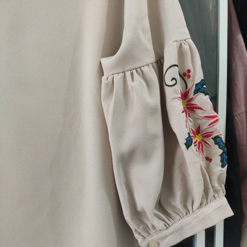 Áo kiểu be tay thêu pass