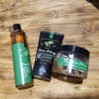 Combo sữa tắm, tẩy tế bào chết Bath and Body Works, hương Stress Relief Aromaatherapy