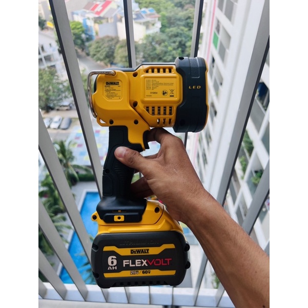 Đèn Dewalt DCl043 Chính Hãng 4 Tim Led 1500Lumen