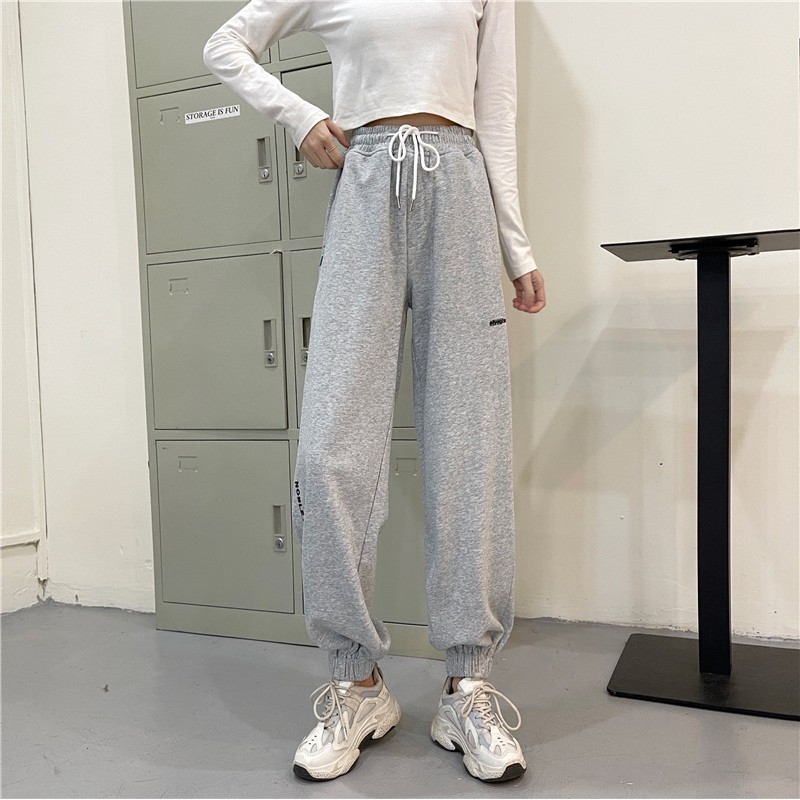 Quần Jogger Thêu Chân Chất Thun Umi Chính Phẩm Dày Quần Ống Bo Chun Hình Chữ Thêu Form Rộng 2 Size M L