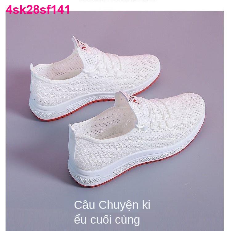 giày sneaker nữGiày lưới nữ bề mặt thoáng khí 2021 mùa xuân và hè nhẹ đế mềm mẹ thường phụ thể thao cũ vải Bắc K