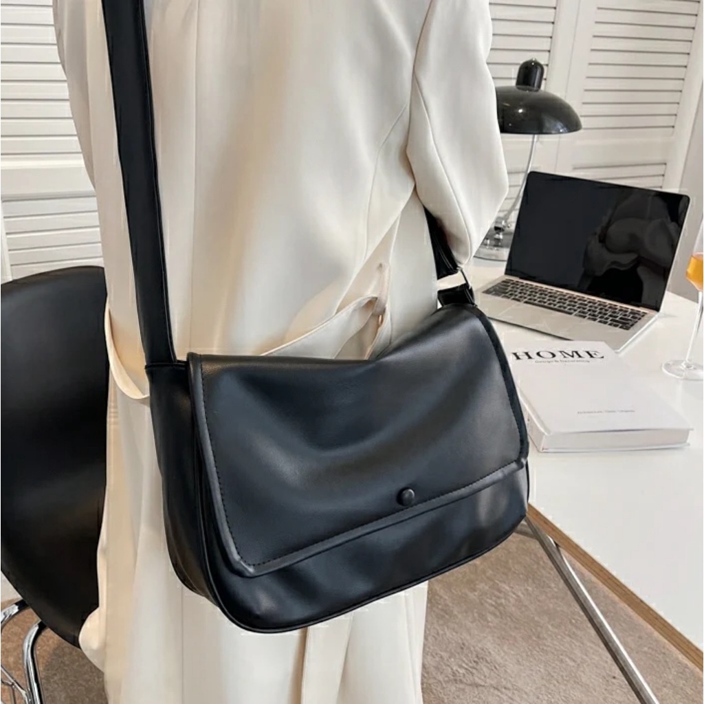 Túi đeo chéo Unisex kiểu dáng bì thư basic da mềm mịn đựng vừa laptop