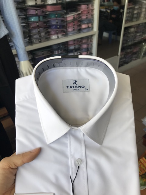 Áo trắng dài tay mát chống nhăn phom tailor dáng vừa.