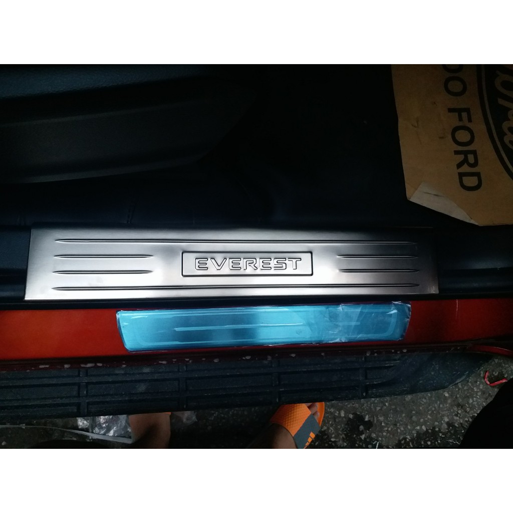Bộ nẹp bứơc chân ngoài Inox Ford Everest các form 2017 đến 2021