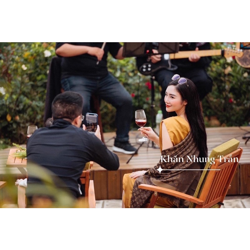 Khăn choàng cổ Lv nâu Tây