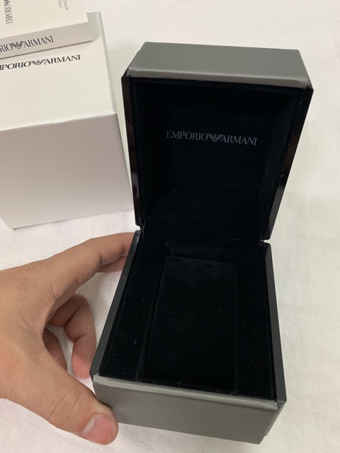 Hộp đồng hồ cao cấp . Hộp gỗ bọc da cao cấp tỉ mỉ EMPORIO ARMANI đầy đủ sổ sách