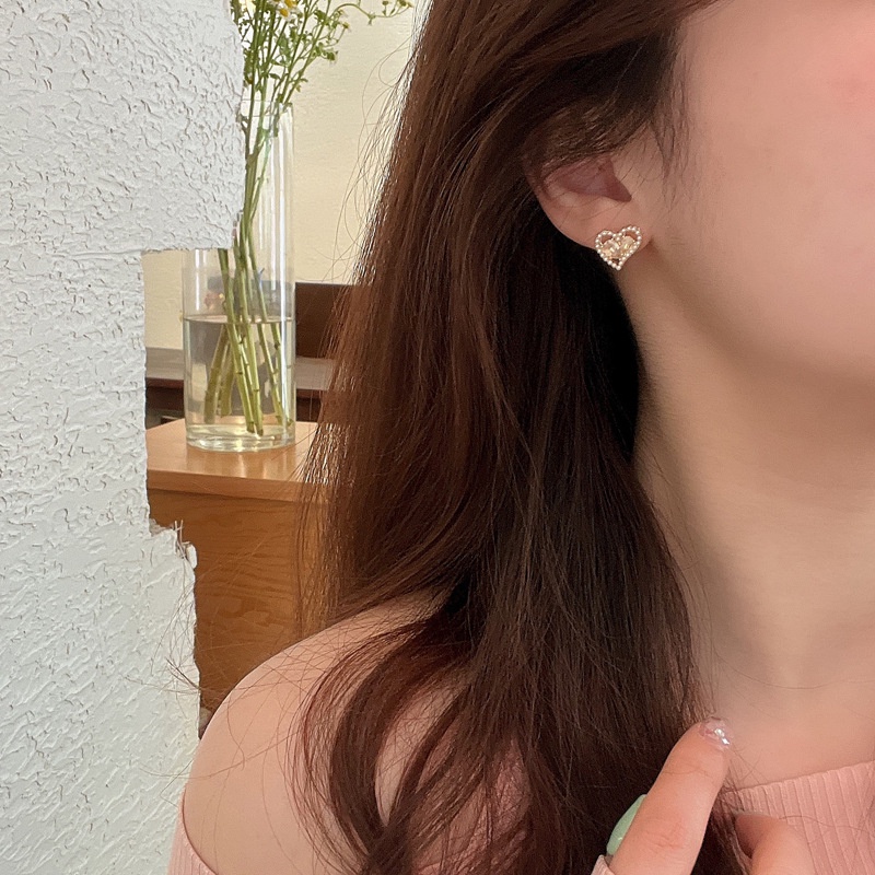 Đôi Khuyên Tai Hình Trái Tim Đính Ngọc Trai Thời Trang Hàn Quốc