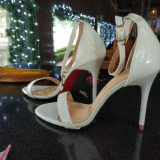 Sandal cao gót màu trắng 9P