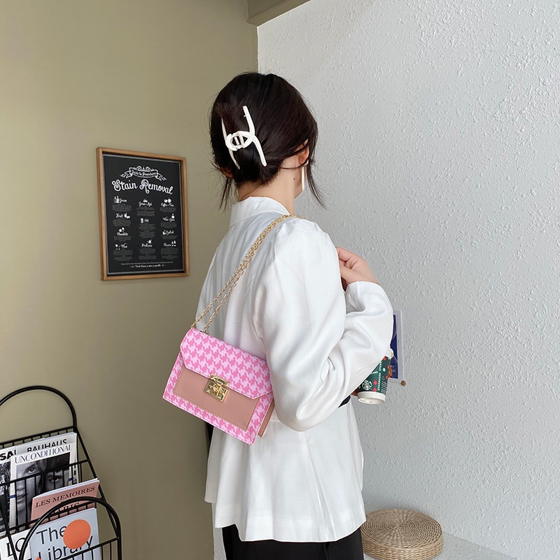Túi Đeo Chéo Dáng Vuông Nhỏ Phối Dây Xích Thời Trang Cao Cấp Cho Nữ