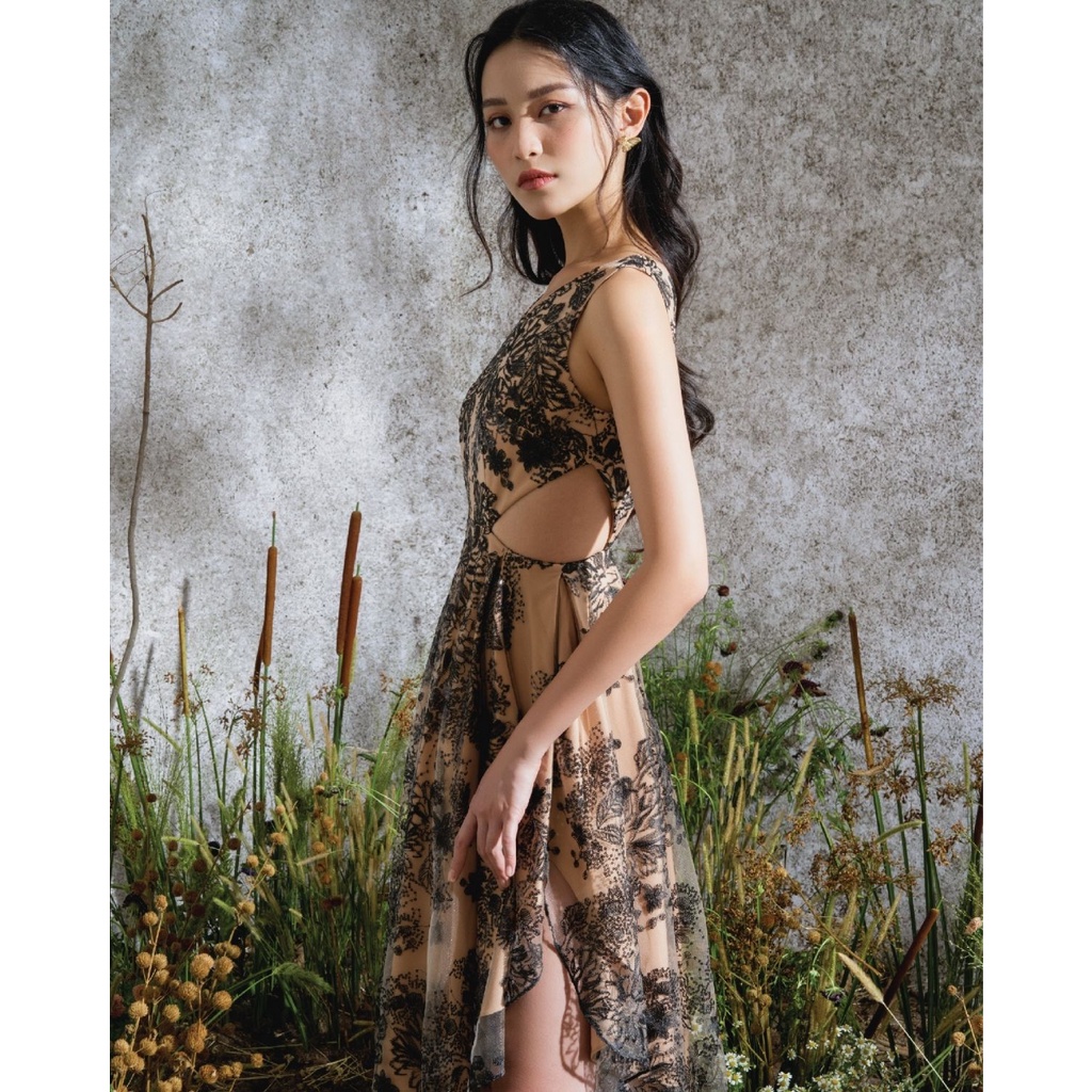 Achelois - Váy cổ tim phối ren cut-out