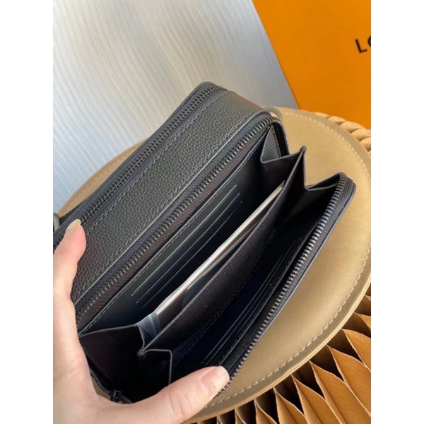 Túi đeo chéo nam LV Alpha chất da taiga sz18.5x11cm fullbox nguyên seal