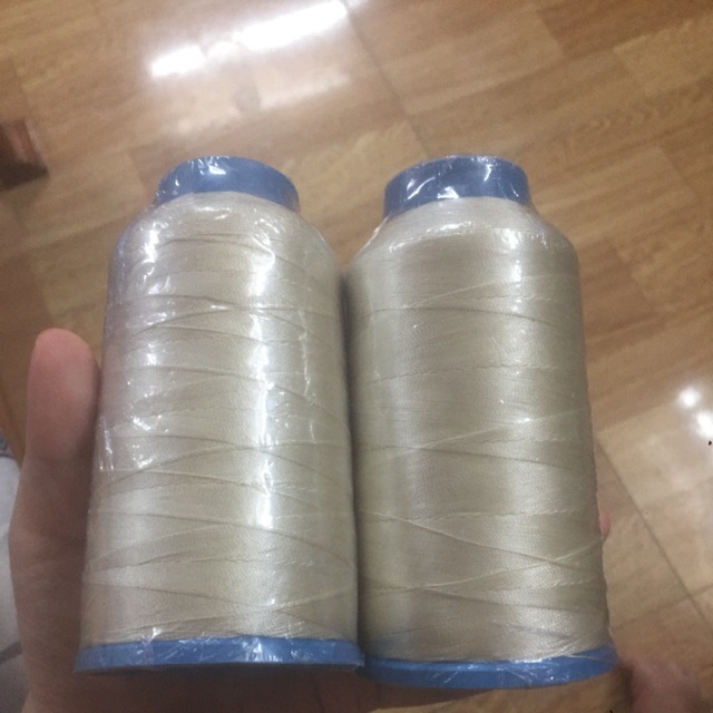 Chỉ may giầy , túi xách , màu trắng gạo