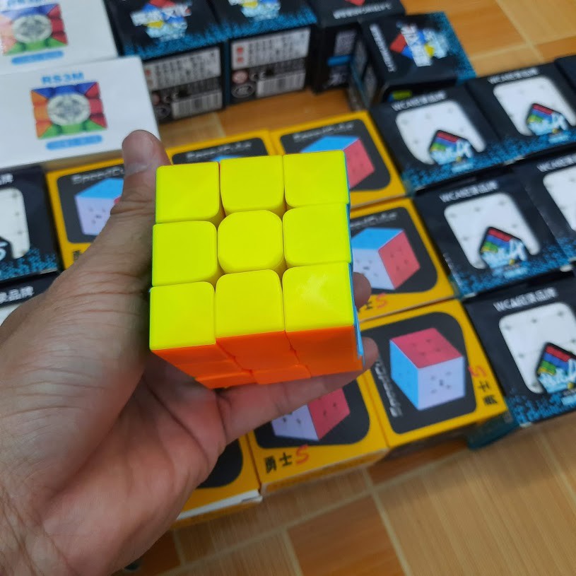 Rubik 3x3 SpeedCube bằng nhựa Rubic 3 Tầng Không Viền QiYi Warrior S Stickerless đồ chơi trẻ em