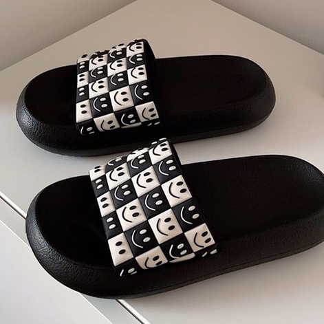 Dép Ulzzang - Dép Quai Ngang Bánh Mì chuẩn hàng quảng châu họa tiết caro mặt cười Nam Nữ