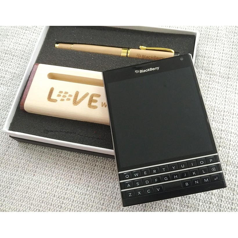 Điện thoại Blackberry Passport màu đen 32GB