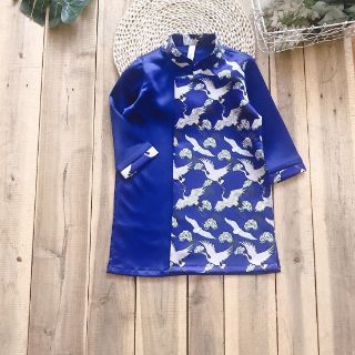 Áo dài cách tân bé trai in hạc