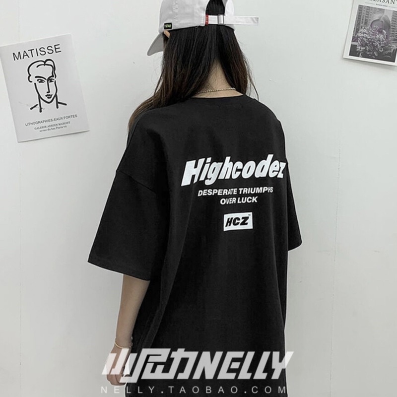 Áo thun NELLY, chính hãng, sẵn hàng, dáng Unisex MÀU ĐEN NHIỀU HÌNH IN