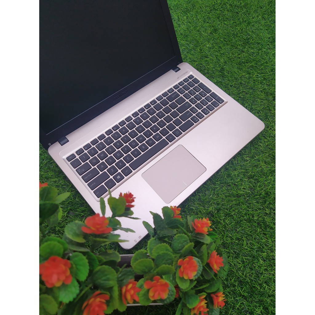 Laptop Chơi game nhẹ. Core i3 i5 thế hệ 2. Ram 4gb. HDD 250gb. Pin ~2h