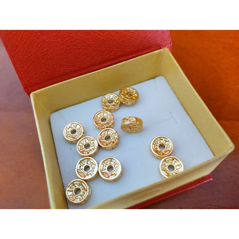 Charm Bánh Xe Chặn Hạt Khắc Chú Omani