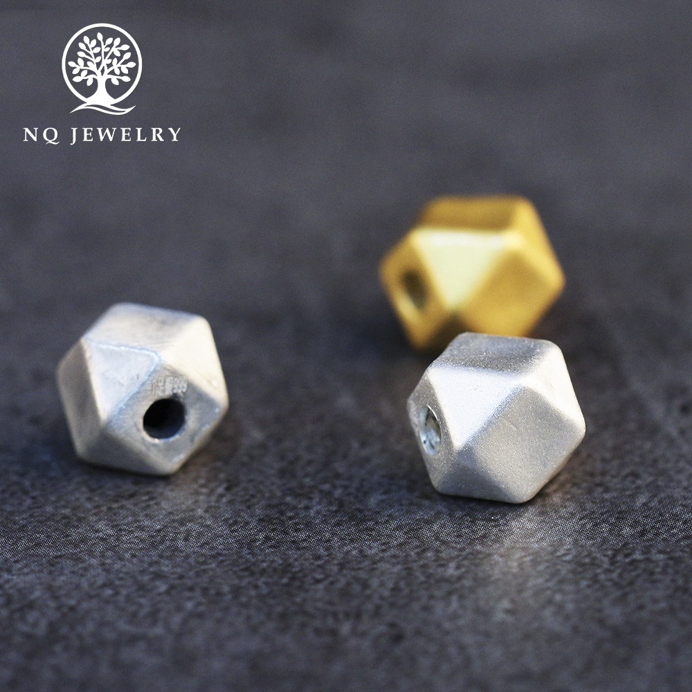 Charm bạc xỏ ngang kiểu hình học - NQ Jewelry