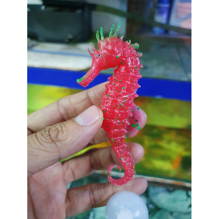 CÁ NGỰA CAO SU DẠ QUANG TRANG TRÍ HỒ CÁ DÀI 9CM