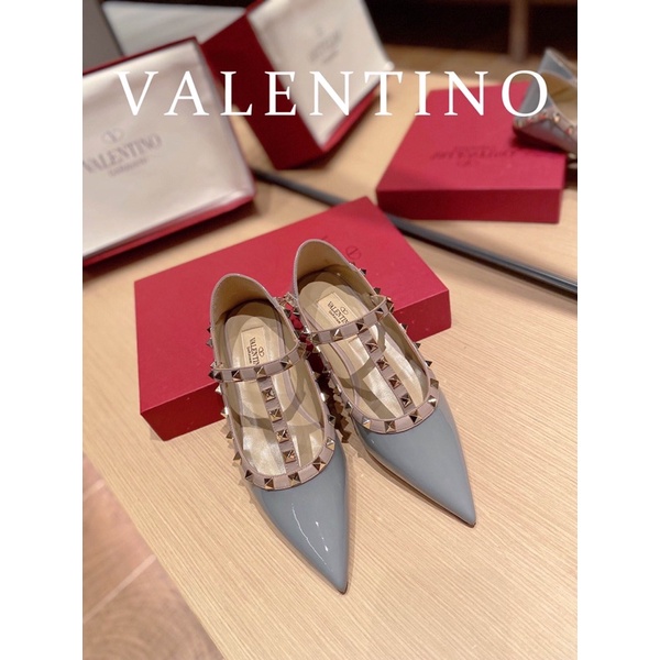 Giày búp bê mũi nhọn quai đinh tán độc đáo màu trơn thương hiệu Valentino cao cấp da thật