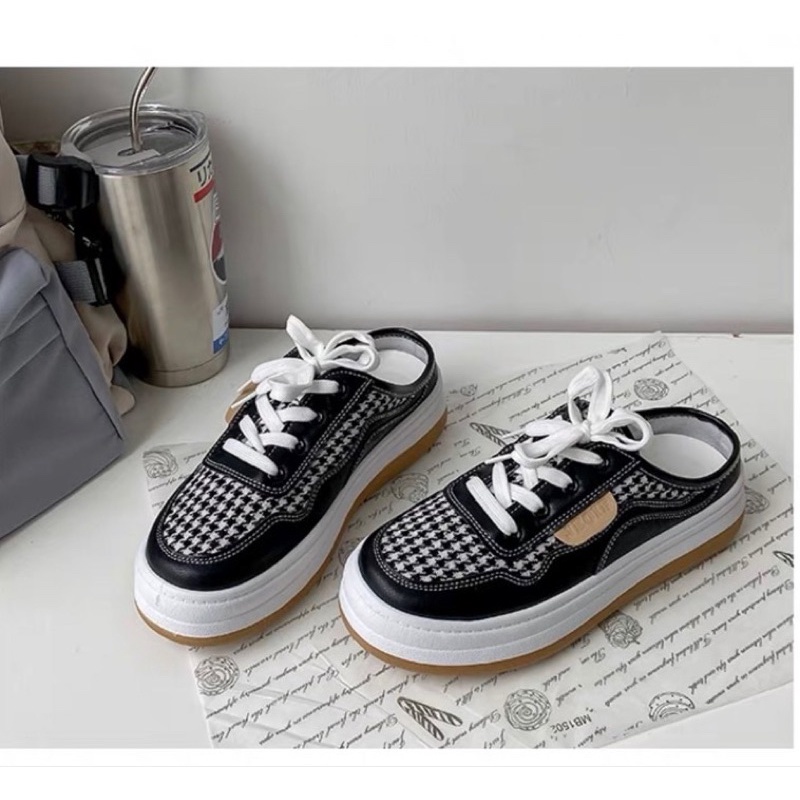 Sục thể thao kẻ caro