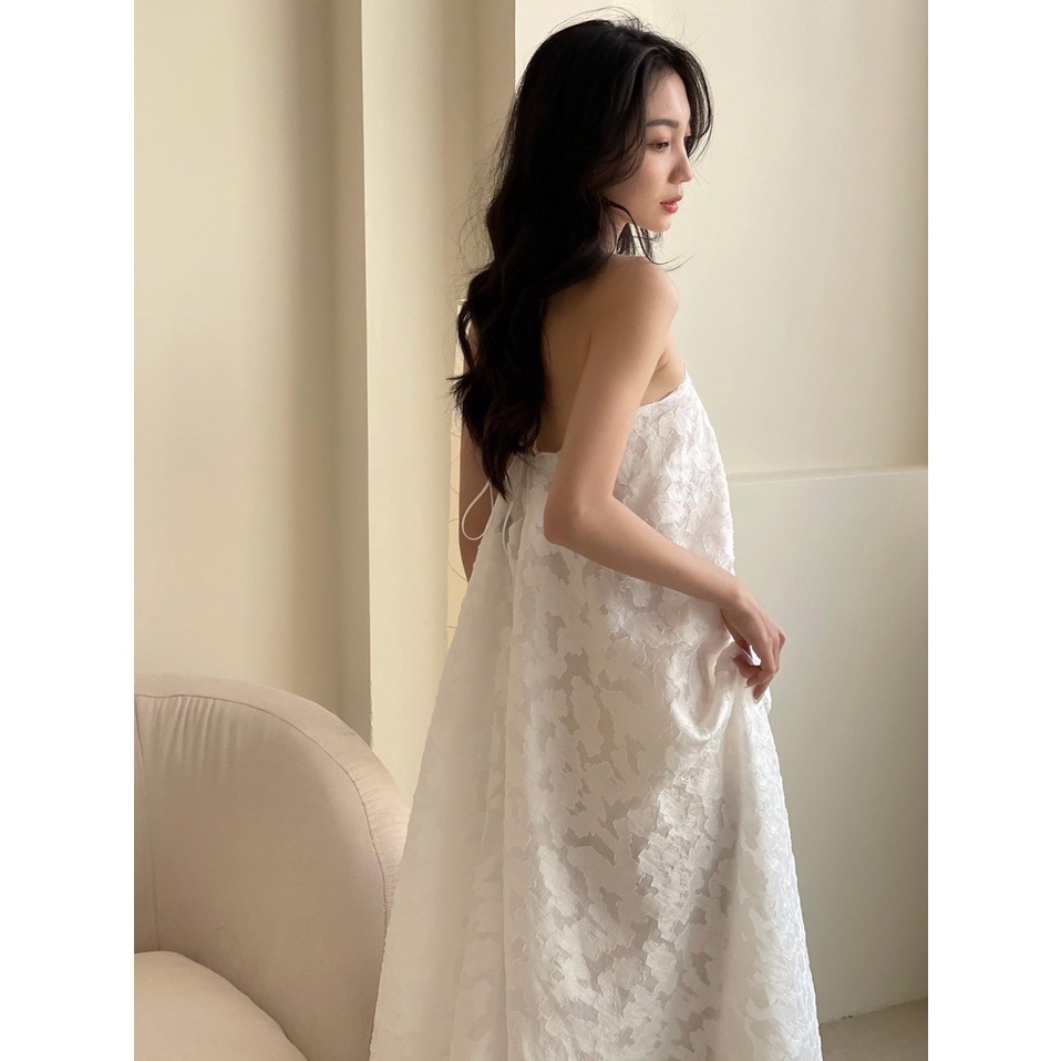 Đầm yếm maxi trắng đi biển, Váy yếm trắng cổ dây suông dài Cao Cấp thêu hoa, sexy quyến rũ - MiNhi