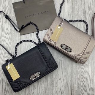 Túi c.n.k khoá xoay da cá đuối size mini