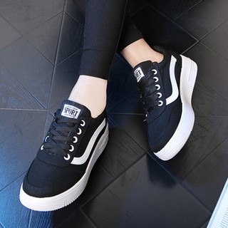 Giày Sneaker Nữ 