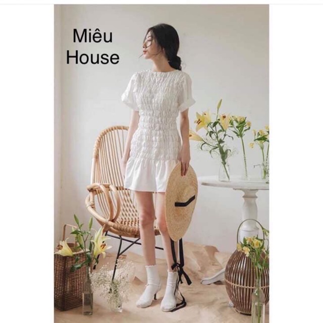 Đầm trắng nhún toàn thân