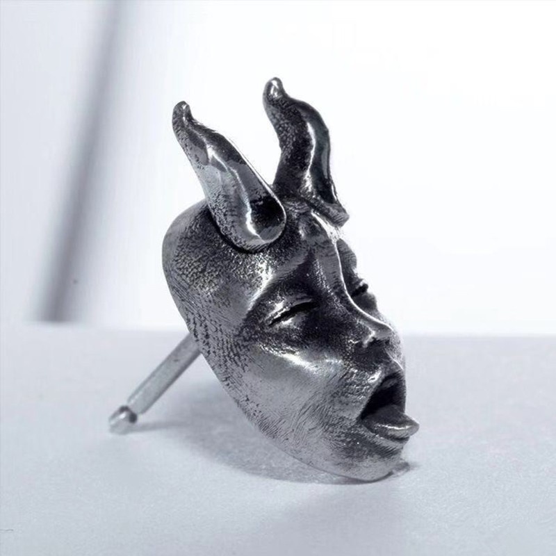 Khuyên tai xỏ hình khuôn mặt quỷ em bé có sừng phong cách vintage cho nam và nữ