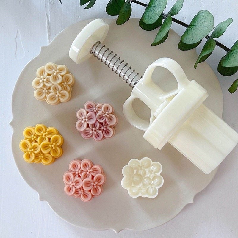 Khuôn trung thu lò xo 1 mặt cầm tú cầu 75g (M322)