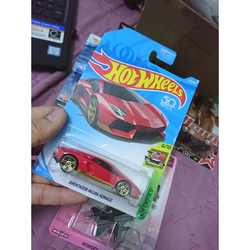 Xe Hotwheels Lamborghini Aventador Miura Homage (Card Rách 1 Chút)