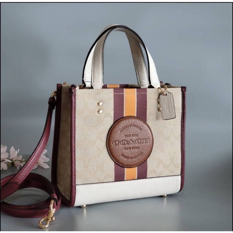 TNS - Túi tote form vuông hottrend Coashi field dempsey tote-chất canvas phối da tone màu nâu kem chữ C đặc trưng hãng