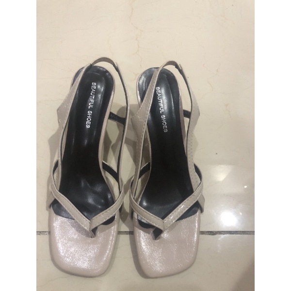 Pass dép  mua gần 300