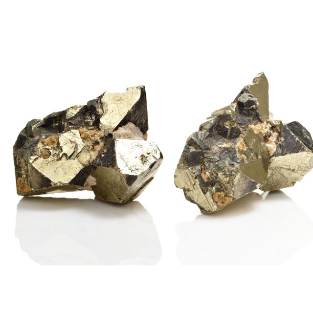 Đá vàng găm(bao 3-4 viên theo yêu cầu)