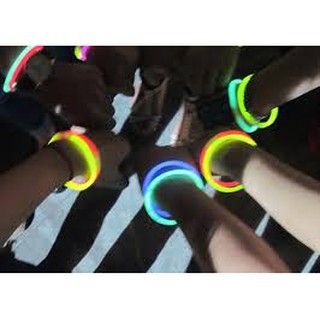 [răng khểnh]( hàng sẵn )QUE PHÁT SÁNG[móc khóa]